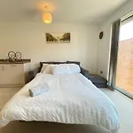 Surrey Quay Side Apartment