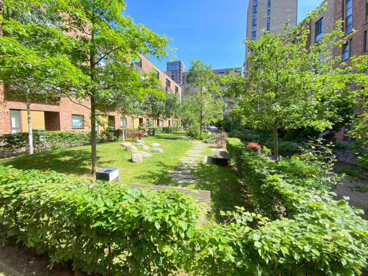 Surrey Quay Side Apartment London